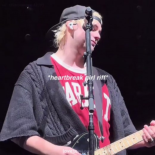 5SOS Wild Stage Antics and Audience Interaction