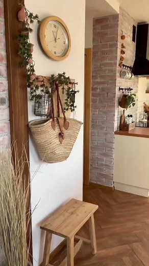 White elegant small kitchen 💡 | Small Kitchen Ideas