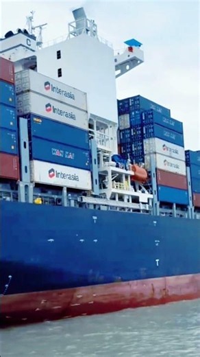Container Ship Navigating Impossible Conditions #shorts #ocean #samundar #ship #motivation
