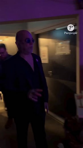Pascal Obispo en backstage du gala de Noël de “Tout le monde contre le cancer” 🎄❤️ @pascalobispo @m6officiel Pascal Obispo a été aperçu en backstage du concert du gala de Noël de l’association “Tout le monde contre le cancer”, qui célèbre cette année ses 20 ans. Un moment fort placé sous le signe de la solidarité, enregistré à l’Adidas Arena à Paris, et qui sera diffusé le 24 décembre sur M6. Musique, engagement et émotion réunis pour une cause essentielle ✨ Vous serez devant votre écran le soi