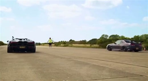 People in the replies are mad 🤣