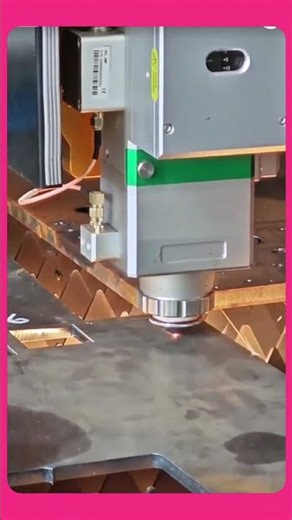 Automatic laser cutting through thick steel plates with sharp, flawless precision