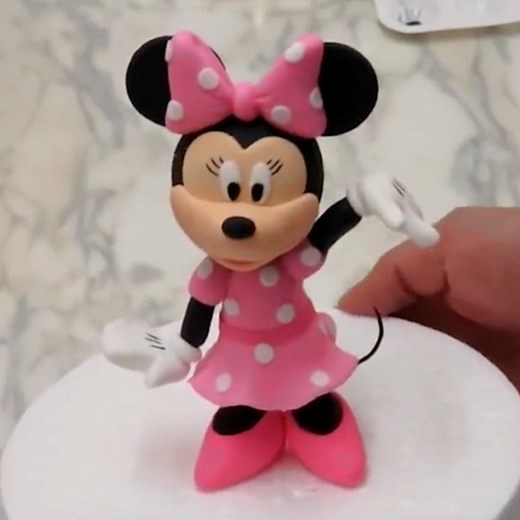 Lovely Minnie Mouse cake topper 😍 By: Kaomi Tutoriales | MetDaan Cakes