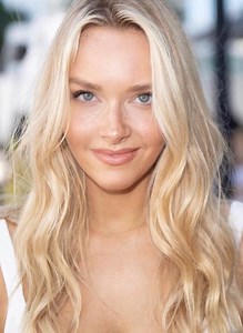 Camille Kostek | Actress