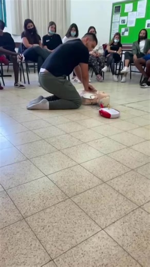 Humorous CPR training😂😂#funnyvideos #fyp #funnytiktok #funnyvideo #fail #cpr #funnymoments