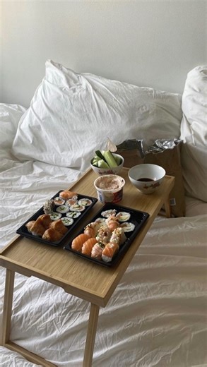 Nina Lasbley on Instagram: "Commente « MOI » pour recevoir mon guide complet sur la perte de poids/de gras 💌 Et n’oublie pas de t’abonner à @nina.lsy pour chopper tous les conseils nutrition, sport, bien-être et enfin atteindre tes objectifs ❤️ PS: les deux menus peuvent être pris dans le cadre d’une perte de gras parce que ce n’est pas l’exceptionnel qui régit la qualité de ce que va mettre en place au quotidien 🥰 #pertedegras #pertedepoidssaine #nutrition #mieuxmanger #repasequilibre"