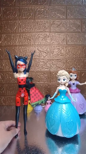 CUTE TRANSFORMING ELSA AND TRANSFORMING LADYBUG