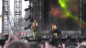 𝟓𝟎 𝐚𝐧𝐬 𝐝𝐞 𝐜𝐚𝐫𝐫𝐢𝐞̀𝐫𝐞 ⚡ AC/DC a rendez avec Donington, AC/DC a aussi rendez vous avec l'histoire. Ce vendredi 11 juin 2010, le groupe jouera pour la quatrième fois en tête d'affiche à Donington, après 1981, 1984 et 1991. 2010/06/11 - GBR, Donington, Park (Download Festival) -𝐏𝐥𝐮𝐬 𝐝𝐞 𝐝𝐨𝐜𝐮𝐦𝐞𝐧𝐭𝐬 𝐬𝐮𝐫 www.highwayToacdc.com https://www.highwaytoacdc.com/index.php?articleid=776 #acdc #highwaytoacdc #acdc2010 #acdc2023 #blackice #donington #angusyoung #malcolmyoung #philru