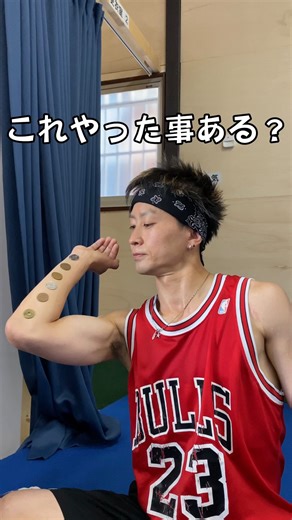 SNACK on Instagram: "なぜかバズった動画！ #コインチャレンジ 「フォロー」「いいね」「コメント」「シェア」してくれたら喜びます😆応援お願いします🙇 #ブレイクダンス #パワームーブ #アクロバット #体操 #BreakDance #tricking #トリッキング #バク宙 #バク転 #ダンス #超人 #凄技 #スゴ技 #神技 #神業 #面白 #コメディー #衝撃映像 #ドッキリ"