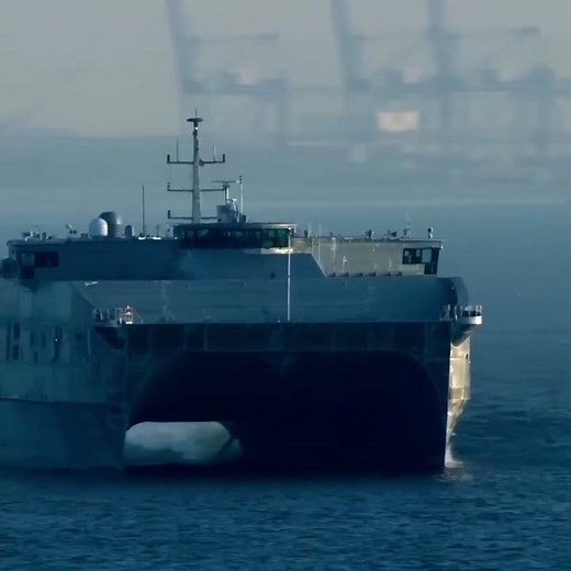 40 Knots! The INSANE Speed of the Navy's Billion-Dollar Cargo Ships