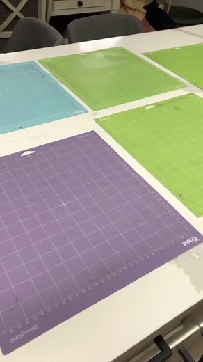 Testing out this super easy #cricuthack to get your cutting mats sticky again! 10/10 #cricut #cricuttutorials #cricutforbeginners #fyp