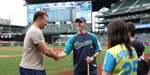 Cal meets fan who gave HR No. 60 to kid -- and comes bearing gifts