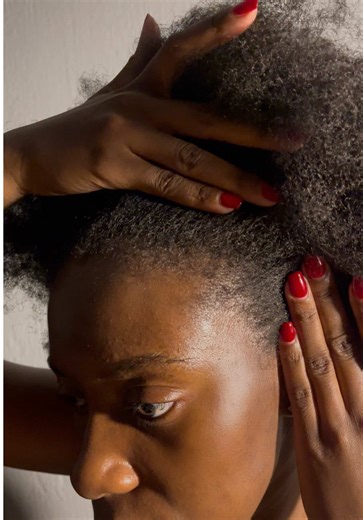 Growing your hair is one thing… keeping it is another. Length retention and volume don’t come from luck, they come from moisture, strength, and consistency. Our KÉMÉ Chebe Butter is perfect to seal in hydration with rich unrefined shea butter and strengthen strands with Chebe powder. The shine? The thickness? The softness? That’s not accidental. That’s ritual. Return to your roots & let your hair thrive. #KÉMÉRituals #hairgrowth #lengthretention #naturalhair #chebe