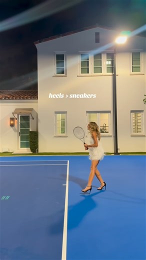 I S I D O R A on Instagram: "💁🏼‍♀️👠🎾 #trendsetter"
