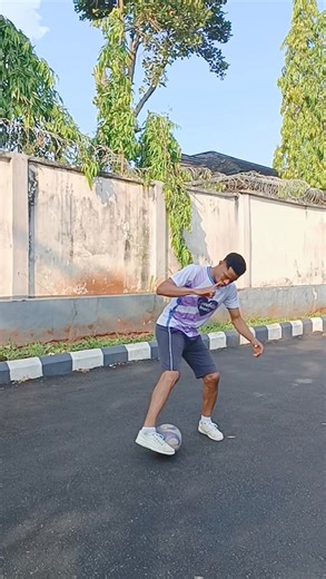 216K views · 693 reactions | Football skills tutorial #players #training #skills #tutorials #football | Blessed child football freestyle | Facebook