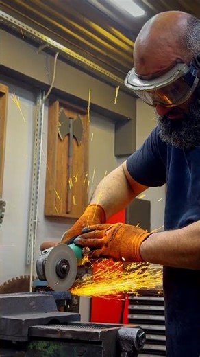 Forged Patterned Steel Knife: Handcrafted Blade Process