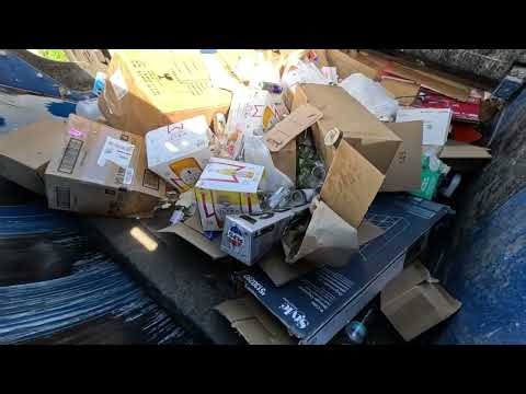 Cardboard Recycling Pickup – Garbage Truck Hopper POV | Side Loader Route