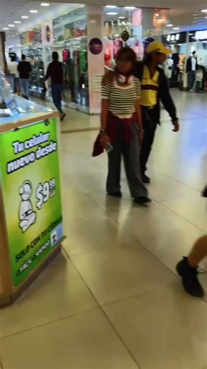 Carrera de Economía UCSG on Instagram: "¿Un celular nuevo por solo "$9,99 al mes"? 📱🤨 ¡Cuidado! Lo que parece una ganga puede ser tu primer gran error financiero. ​Muchos caen en la trampa de mirar solo la cuota mensual sin calcular el costo total, la tasa de interés real y la duración del contrato. En la Carrera de Economía de la UCSG, te enseñamos a leer "la letra pequeña" del mercado para que nunca pagues de más por tus decisiones. 📈💰 ​Padres de familia: el mundo actual exige que sus hij