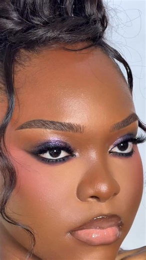 T A E on Instagram: "Y’all loved this look so much! We created this look in class and I specifically want to spotlight @tehilacosmetics.intl Idan setting powders. Let’s talk about the revered flawless under eye! Achieving a blur-perfect under eye is a combination of two things; a great setting powder and your application techniques! Here, I used two shades (are you really a MUA if you don’t mix literally everything!), Sandcastle and Safron. This mix on a medium to light skin is, chef’s kiss🤏🏿.