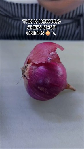 This Is How Pro Chefs Chop Onions 🧅🔪 #shorts #onions