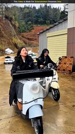 😱 Heavy Rain Incoming! Smart Scooter Umbrella Hack Saves the Day!