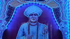 Revered saint, Shri Jalaram Bapa has touched the lives of millions of people. His house at Virpur, Rajkot has been transformed into a temple. Even without accepting donations, the temple is feeding thousands of needy every day for free. #TemplesofGujarat #Gujarat #rajkot #Temple #JayJalatam Gujarat Tourism Jalaram Bapa Jay Jalaram Bapa | Dhanraj Nathwani