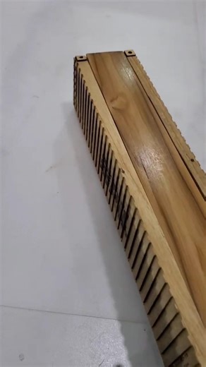 Miniature Conteneur 40' : Réplique Ultra-Réaliste & Skyline de Lomé | DecoCadeaux Pro