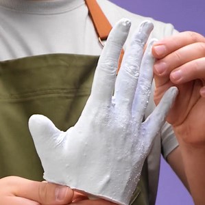 144K views · 71 reactions | Der Meister macht einen Handschuh für eine Person ohne Finger!: | 5 Minuten Tricks SPIEL | Facebook