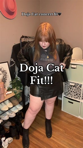 Obsessed with the leather on leather🖤🖤 #fyp #curvygirl #foryoupage #fallplussizefashion #dojacat #dojacatconcert #concertoutfit #plussizeconcertoutfit