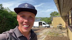 Altid (næsten altid 😝) har i en pris inden for 30 min i tidsrummet 06:00-22:00. Det eneste i skal gøre er, at udfylde tilbudsformularen på vore side www.hoejmarks.dk LAZZAWEB er i gang med vore nye hjemmeside som forventes færdig inden for et par måneder. Vi er landsdækkende på fliserens og algebehandling. Vi dækker fra Skagen i nord til Svenstrup i “syd” og næsten alt der i mellem på vinduesvask. I dag hjælper vi to kunder i Hjørring med henholdsvis 169 m2 og 100 m2. God søndag ☀️🇩🇰 | Højmar