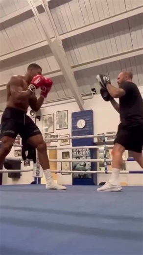 Anthony Joshua back where it all began — training at his old amateur gym Finchley ABC, just days after his knockout win over Jake Paul 🔥🥊 From grassroots to global superstar, AJ never forgets his roots. Who should he fight next? 🤔 #AnthonyJoshua #AJ #FinchleyABC #Boxing #HeavyweightBoxing #UKBoxing #Knockout #BoxingLife #RoadBack #FightNight | BTR Boxing Podcast Network