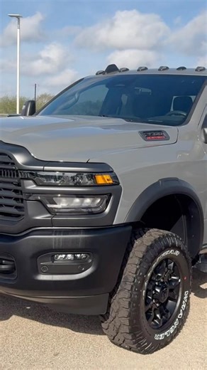 RAM 1500 vs RAM 2500 SAME PRICE?! Which One Would You Pick? #ram1500 #ram2500 #ramtrucks #trucks