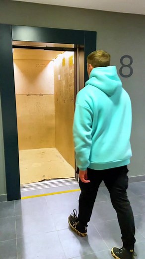 Exploring the Blue Screen Mystery in Indoor Settings