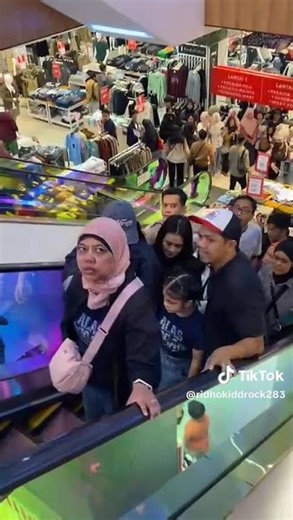 FARAH SYAKILA, MICHAEL JIUDIT (PEMAIN ALAS ROBAN MOVIE) MENUJU STUDIO XXI MAL RAMAYANA PEKALONGAN