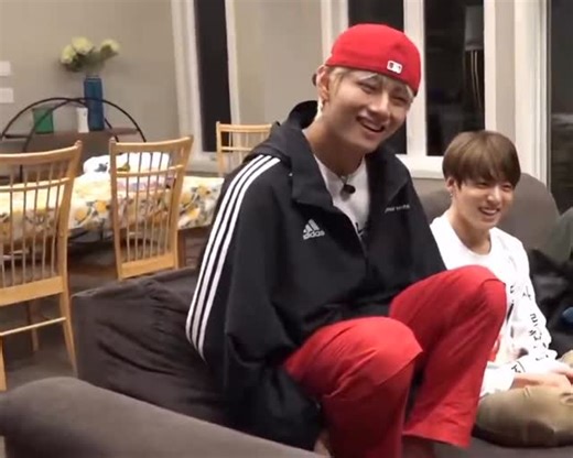 KTHV🎄 on Instagram: "What word has "remo"? say "con?" in a vanishing voice Taehyung is so cute🫠💕 Can't I use TV remote control? 📱😂 Jungkook's way of laughing is cute too😊 When Taehyung heard the "kon", it sounded like the "kon" that Aki from Chainsaw Man said to summon the fox demon. 🦊🤘🏻"