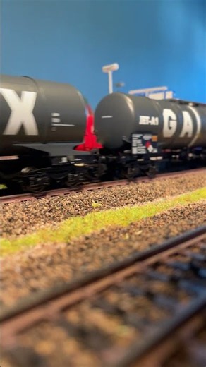 14 Kesselwagen?! Märklin Class 77 donnert durch den Bahnhof 🚂🔥