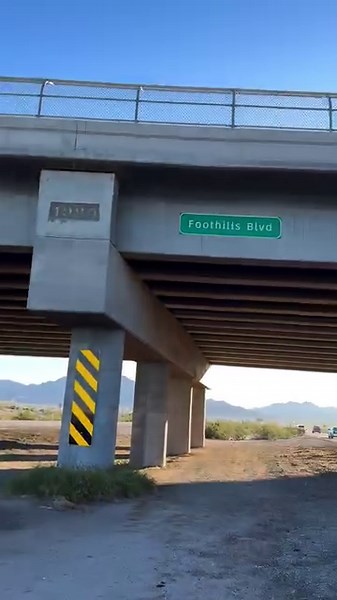 AZDPS is investigating this incident on I-8 eastbound at Foothills Blvd. where this vehicle flew off the overpass. Witnesses saw the driver walk away from the vehicle. No word yet on injuries. Use caution in the area. 🎥: O. Solano | SMTNews - Your only news source in Somerton, AZ