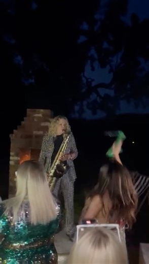 This song IS the party song | Sophie Sax