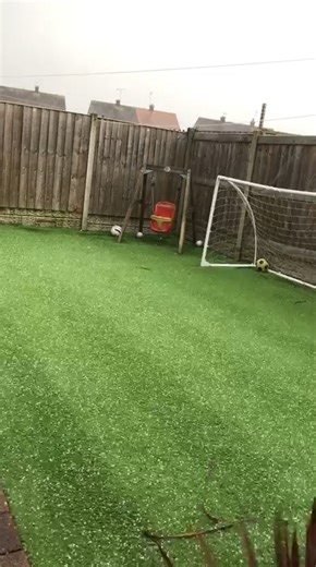 Wild weather in Goole right now 😨🧊🧊 | Yorkshire Live