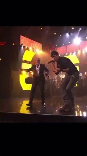 Like It – Enrique Iglesias feat. Pitbull (AMA, 2010)
