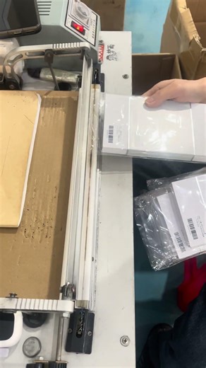 Seal the screen protector package #factory #screenprotector #seal