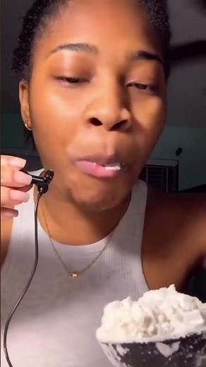 THİS WOMAN EATS FLOUR FOR HER ASMR VİDEO