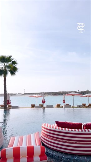 استعدّوا لتجربة استثنائية من الرفاهية مع زيارة منتجع SLS The Red Sea في المملكة العربية السعودية على البحر الأحمر ، حيث تجدون كل ما تبحثون عنه، من الغرف والفيلات الفاخرة، إلى المطاعم الراقية، وصولًا إلى المساحات المخصّصة للأطفال والصالات الرياضية المجهّزة بأحدث التقنيات. فهو خيار مثالي لعطلة تجمع بين الاسترخاء، والفخامة، وتجارب الضيافة المتكاملة. SLS The Red Sea #slstheredsea | Hia Magazine