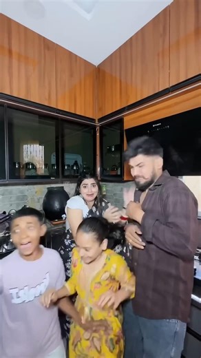 Introducing the "VitaWear SmartBand," a next-generation wearable gadget🎉