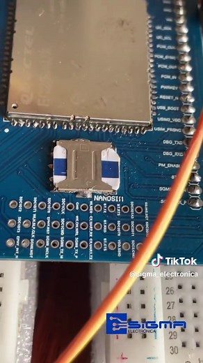 🔧📡 Tutorial EC25-AUX | Comunicación 4G LTE paso a paso En este video te muestro cómo usar la tarjeta EC25-AUX, desde la conexión básica hasta las pruebas de comunicación 📶 Ideal para proyectos IoT, telemetría y comunicación celular. ✅ Conexiones correctas ✅ Configuración inicial ✅ Envío y recepción de datos ✅ Recomendaciones para evitar errores comunes Si trabajas con módulos Quectel, 4G LTE o proyectos industriales, este tutorial es para ti 🔥 📌 Síguenos para más contenido de electrónica, I