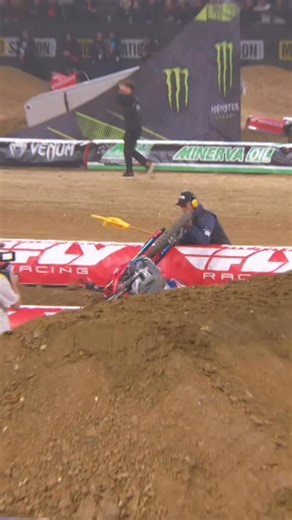 Motocross Action Magazine on Instagram: "Tough night for the Lawrence brothers at @supercross_de_paris 🇫🇷 with both brothers having multiple crashes. @malcolmstewart came out on top🏆 with 1-1-1 scores, while Webb ended second going 2-4-2, and Frenchman, @cedricsoubeyras scored third, with 3-6-4 scores. Hunter went 4-2-11(DNF) for fourth overall and Jett was ninth overall with 8-3-14. 🎥 @supercross_de_paris"