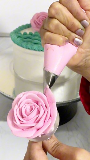 46K views · 442 reactions | Beautiful cake decoration tutorial! #fbreel #viralreelsシ #reelsfypシ #viralvideo #beautiful #trendingreels #Amazing | Dessert Studio | Facebook
