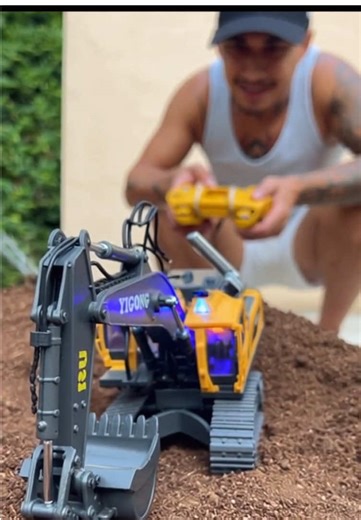 Si tu veux la même clic sur le panier orange 👆 #pelleteuse #telecommande