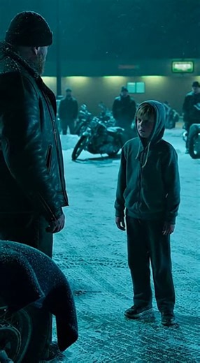 "My Little Sister Was Freezing to Death in Our Car. So I Walked Up to the Scariest Biker King in the Bar and Bet My Entire Future for a Single Wool Blanket. The engine had died three hours ago. The heater died an hour before that. Now, the only thing I could hear was the wind howling outside and the terrifying, rattling sound of Mia’s breathing. She’s seven. She shouldn’t know what -10 degrees feels like. She shouldn’t know what it feels like to sleep in a Toyota Camry with frost on the inside o