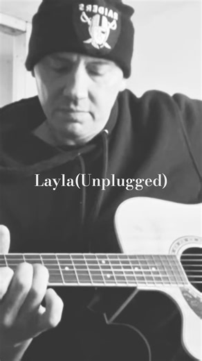 Layla(Unplugged) by Eric Clapton #singersongwriter ‪@EricVanhook‬